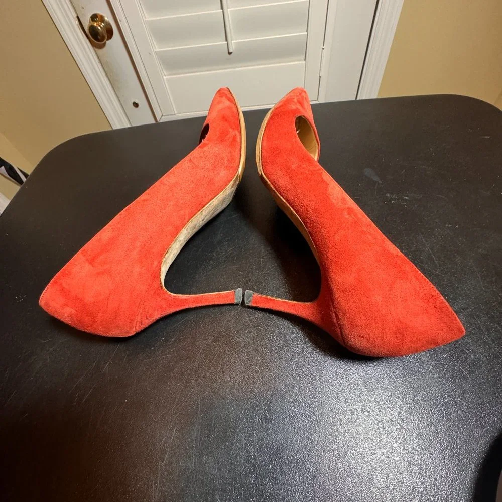 Manolo Blahnik size 38.5 orange suede pump shoes